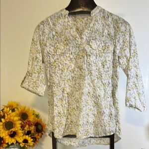 Eden & Olivia White and Gold 3/4 Sleeve Mandarin Collar Tunic